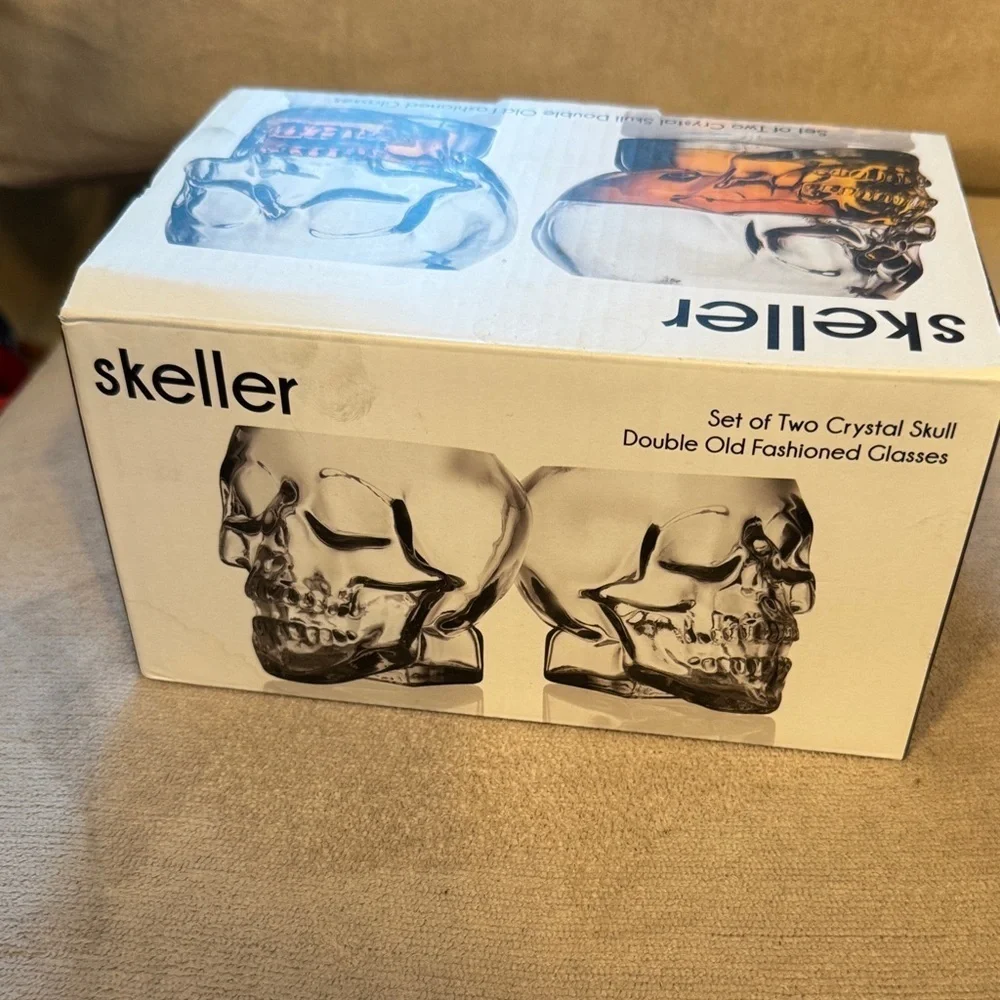 Skeller Crystal Skull Glasses Set